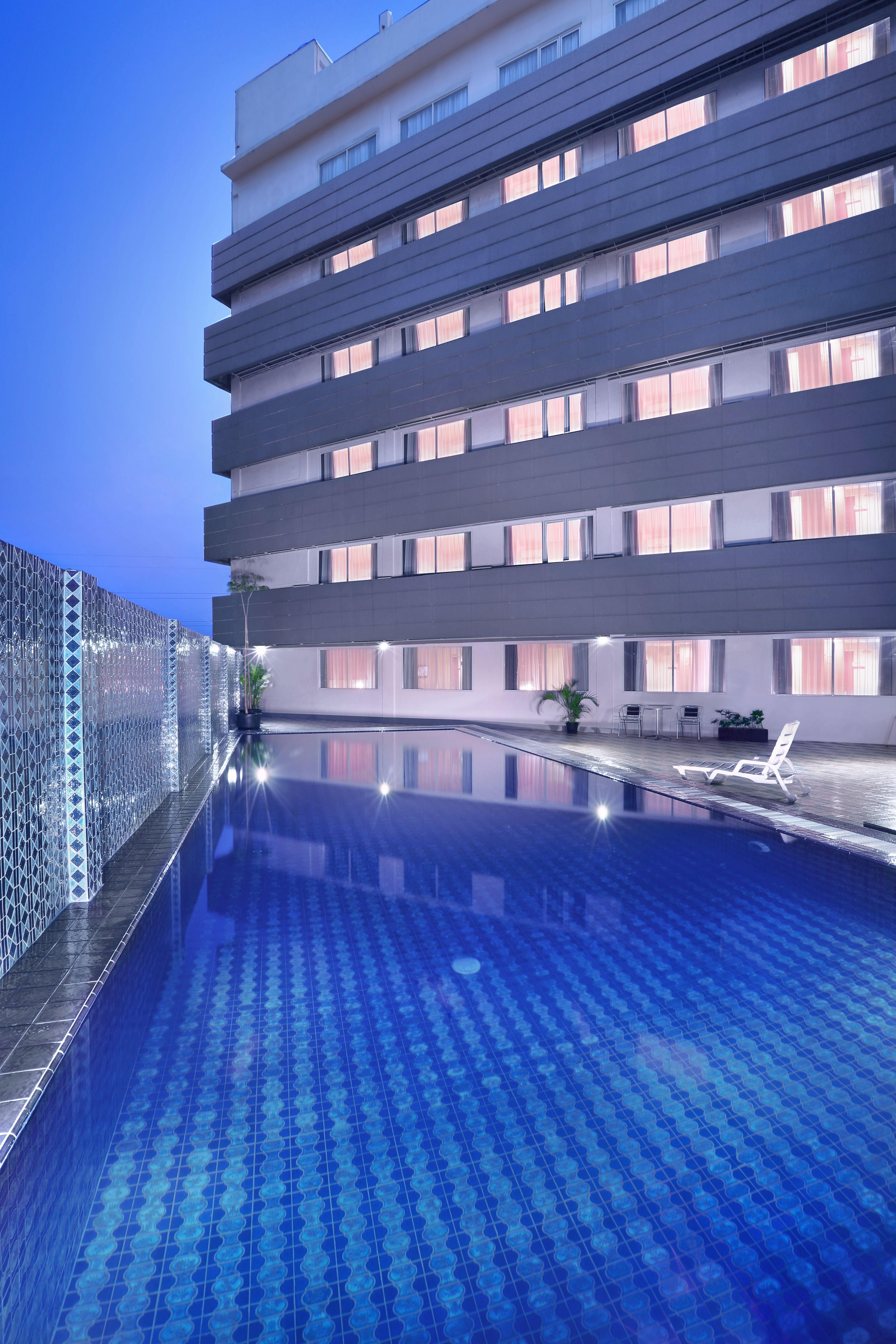 Favehotel Jababeka Cikarang Exteriör bild